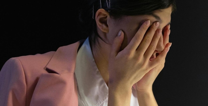 Gemaskeerde Genderdysforie bij Complex Trauma: Een Reflectieve Casusstudie over Trauma-gerelateerde Lichaamsafwijzing en Genderdysforie
